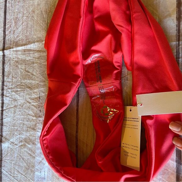 Londre Bodywear Sports Scoop Top, High Leg Scrunch Bottom Fiesta Red Size XL NEW - Picture 10 of 13